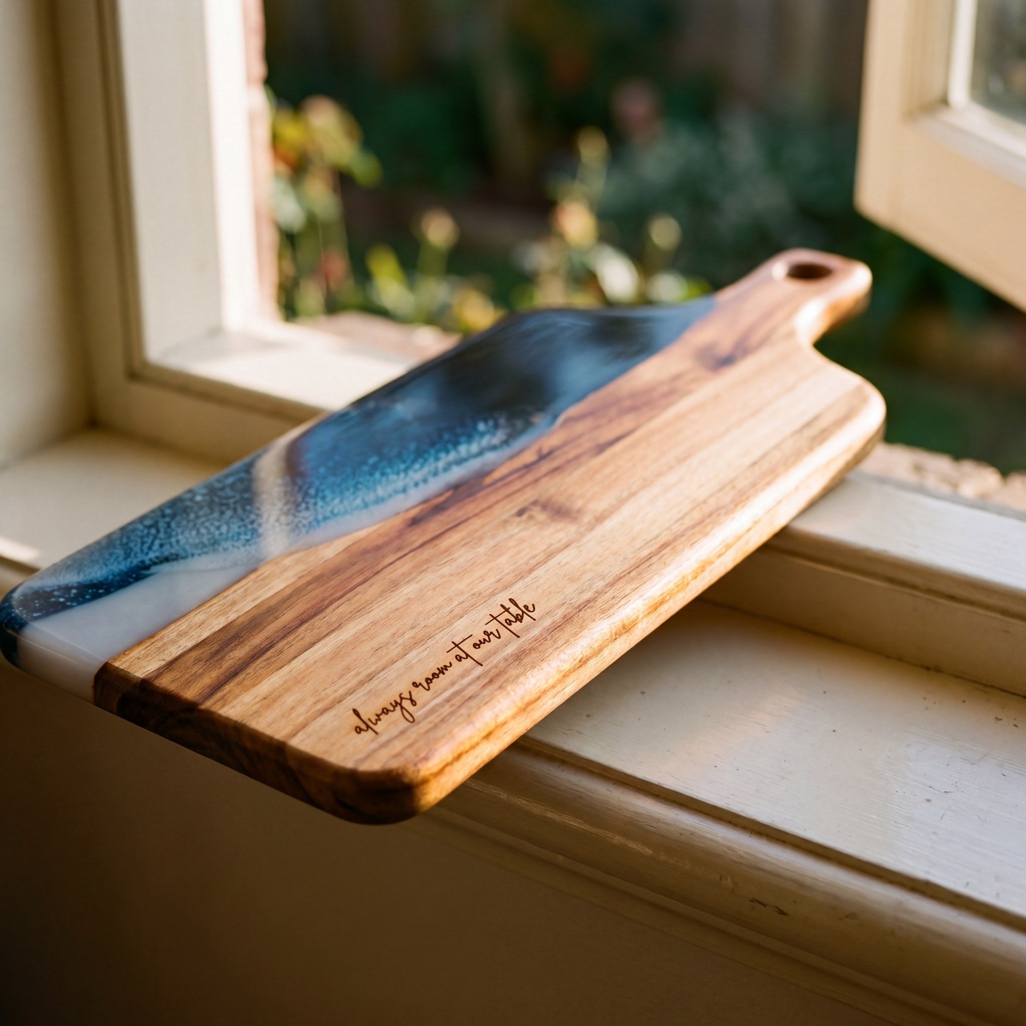 The Entertainer's Bundle in Slate - Large paddle engraving detail