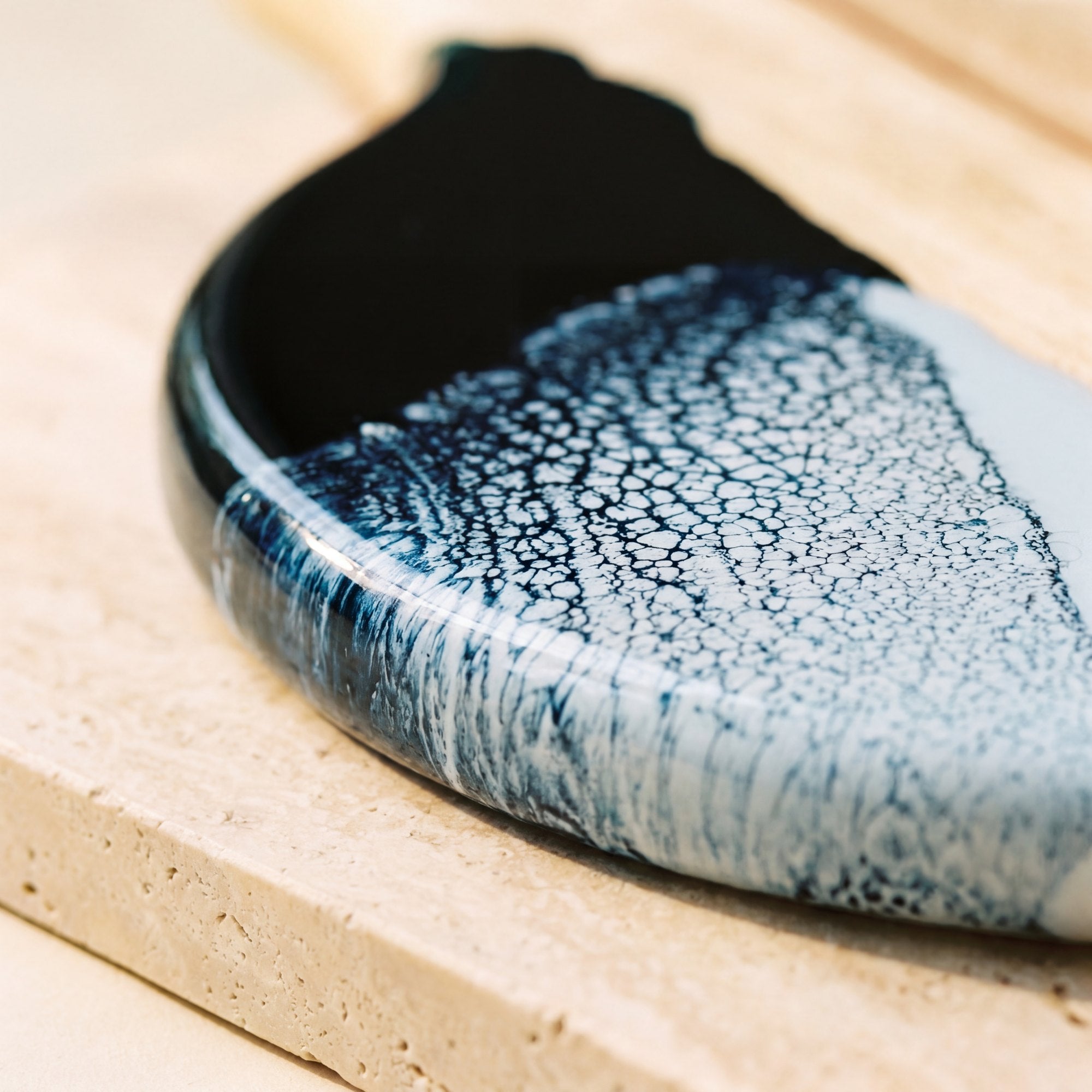 Gourmet Duo Gift Box in Prussian Blue - Round board resin pattern close-up