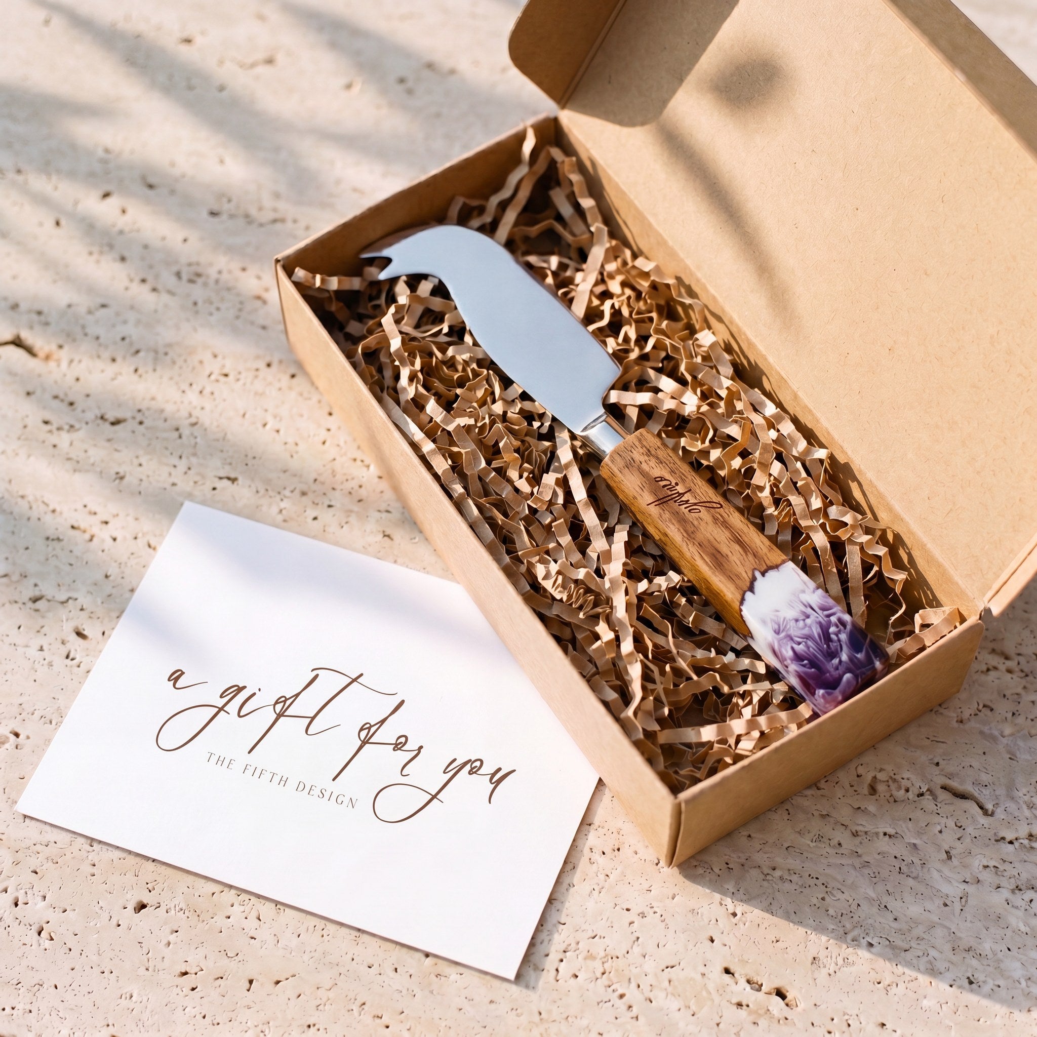 Resin Cheese Knife in Lilac - gift box presentation #colour_lilac