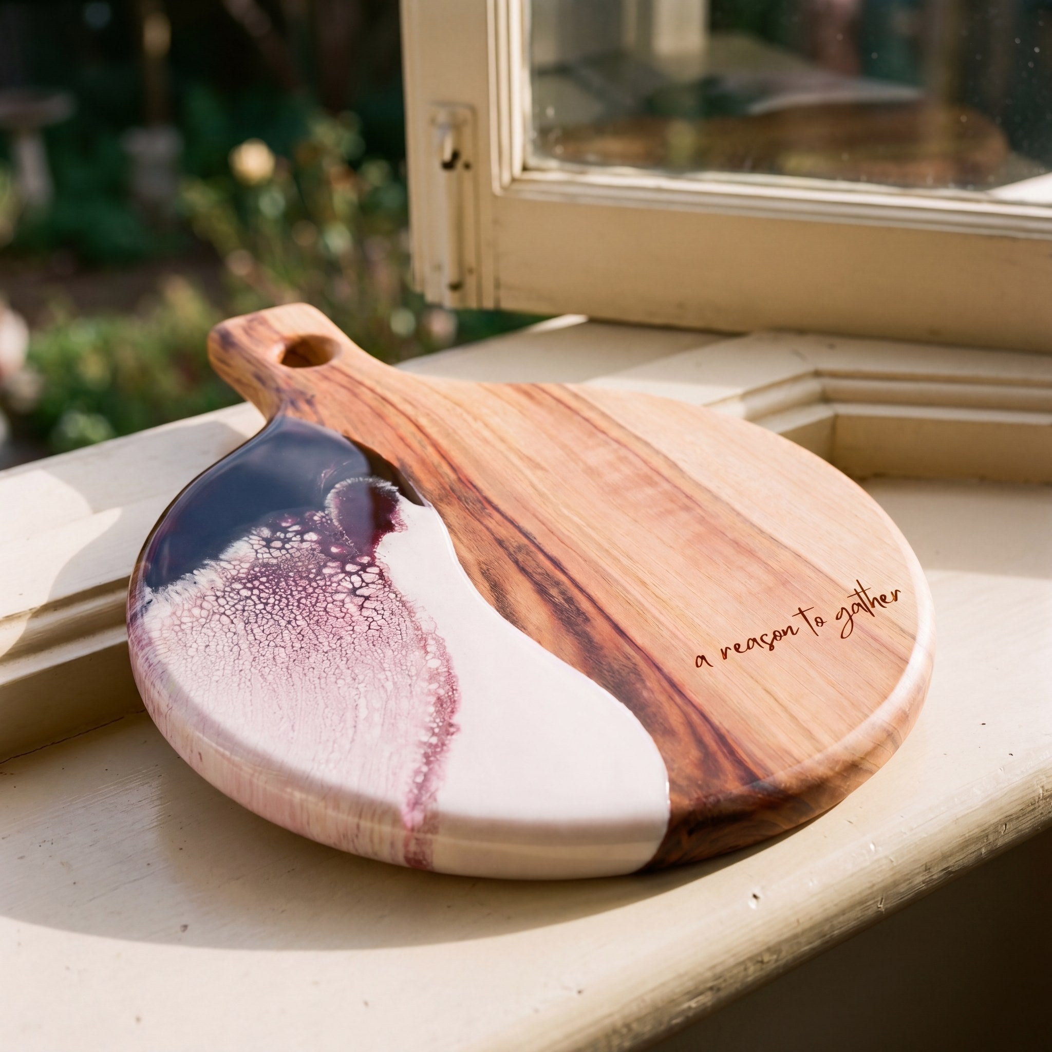 Round Resin Paddle in Lilac - Angled detail shot showing resin pattern and timber edge #colour_lilac