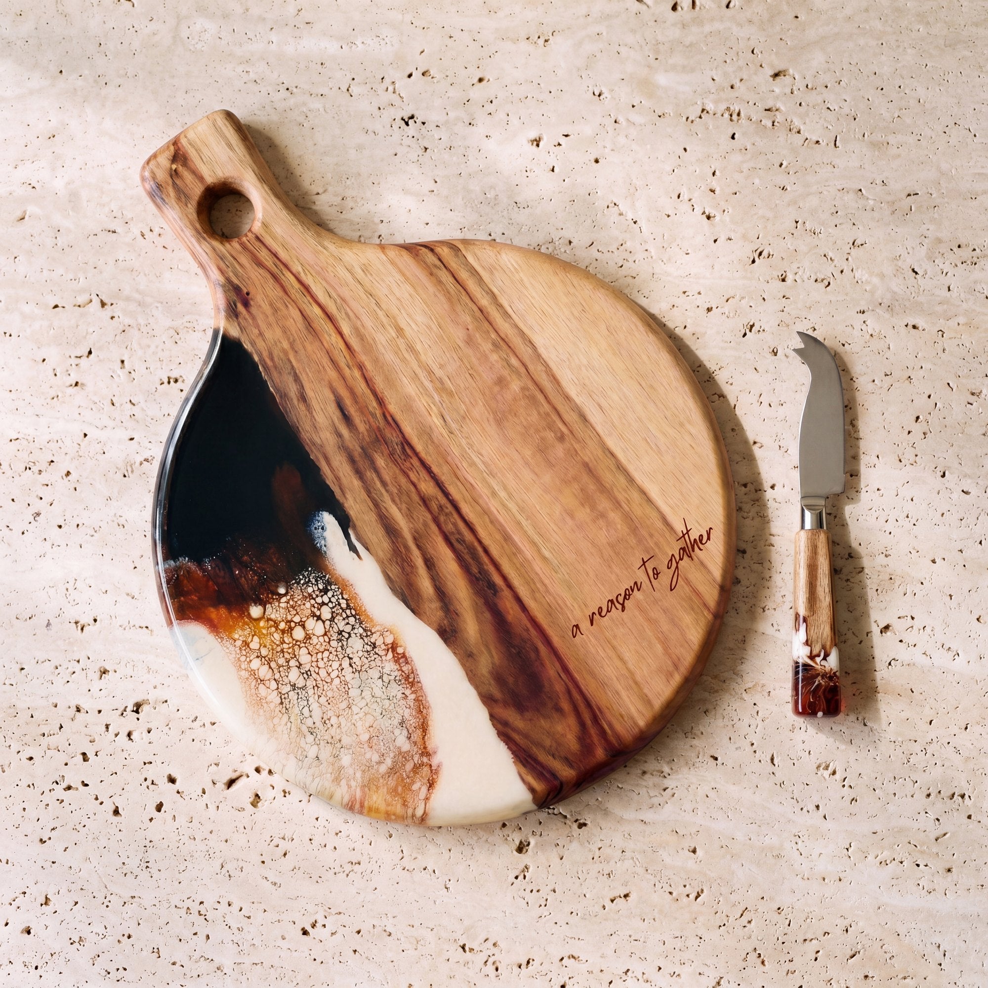 Gourmet Duo Gift Box in Burnt Ivory - Flat lay of the round board and cheese knife 