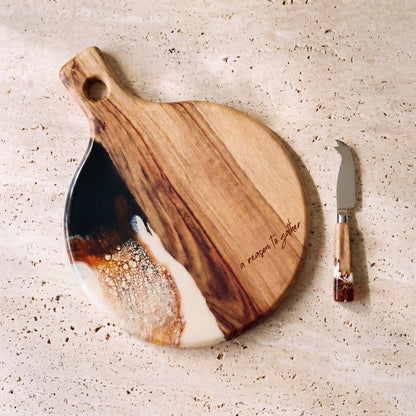 Gourmet Duo Gift Box in Burnt Ivory - Flat lay of the round board and cheese knife 