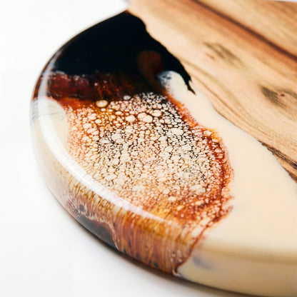 Gourmet Duo Gift Box in Burnt Ivory - Round board resin pattern close-up 