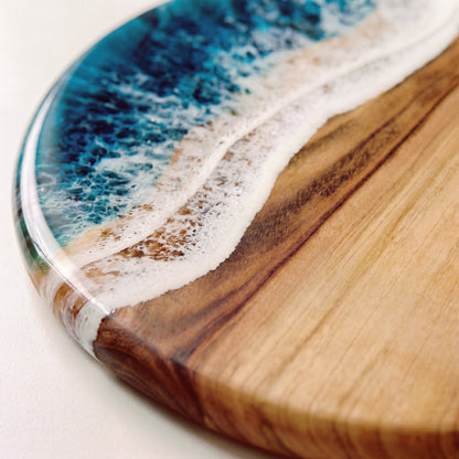 Gourmet Duo Gift Box in Seascape - Round board resin pattern close-up 