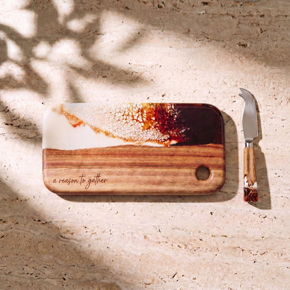 Nibbles Gift Box in Burnt Ivory - Flat lay of the board and cheese knife 