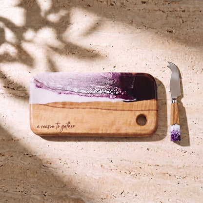 Nibbles Gift Box in Lilac - Flat lay of the board and cheese knife 