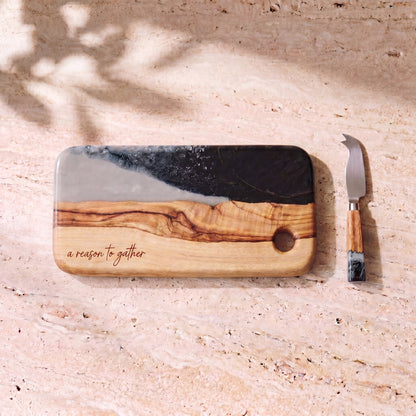 Nibbles Gift Box in Slate - Flat lay of the board and cheese knife 