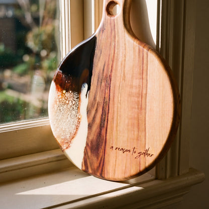 Round Resin Paddle in Burnt Ivory - Angled detail shot showing resin pattern and timber edge #colour_burnt-ivory
