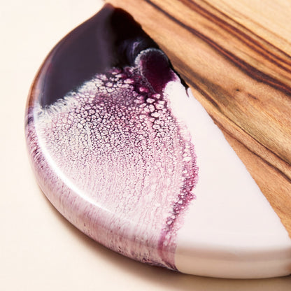 Round Resin Paddle in Lilac - Close-up of resin colour detail and natural Camphor Laurel grain #colour_lilac
