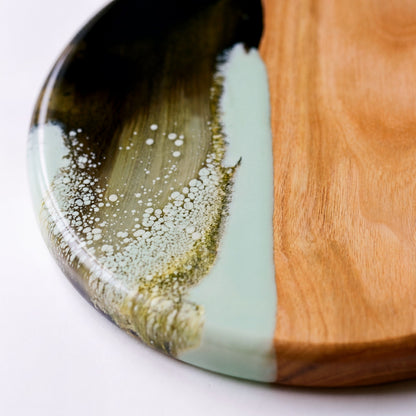 Round Resin Paddle in Sage Green - Close-up of resin colour detail and natural Camphor Laurel grain #colour_sage-green